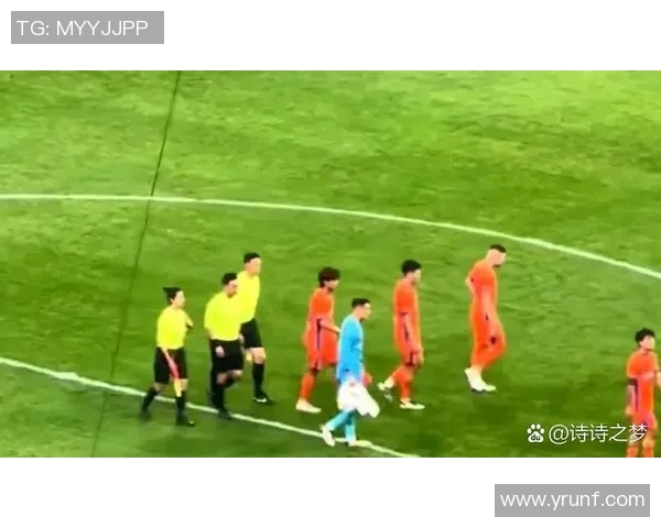 足球场上的红牌风云 被掏兜的球星背后故事与教训